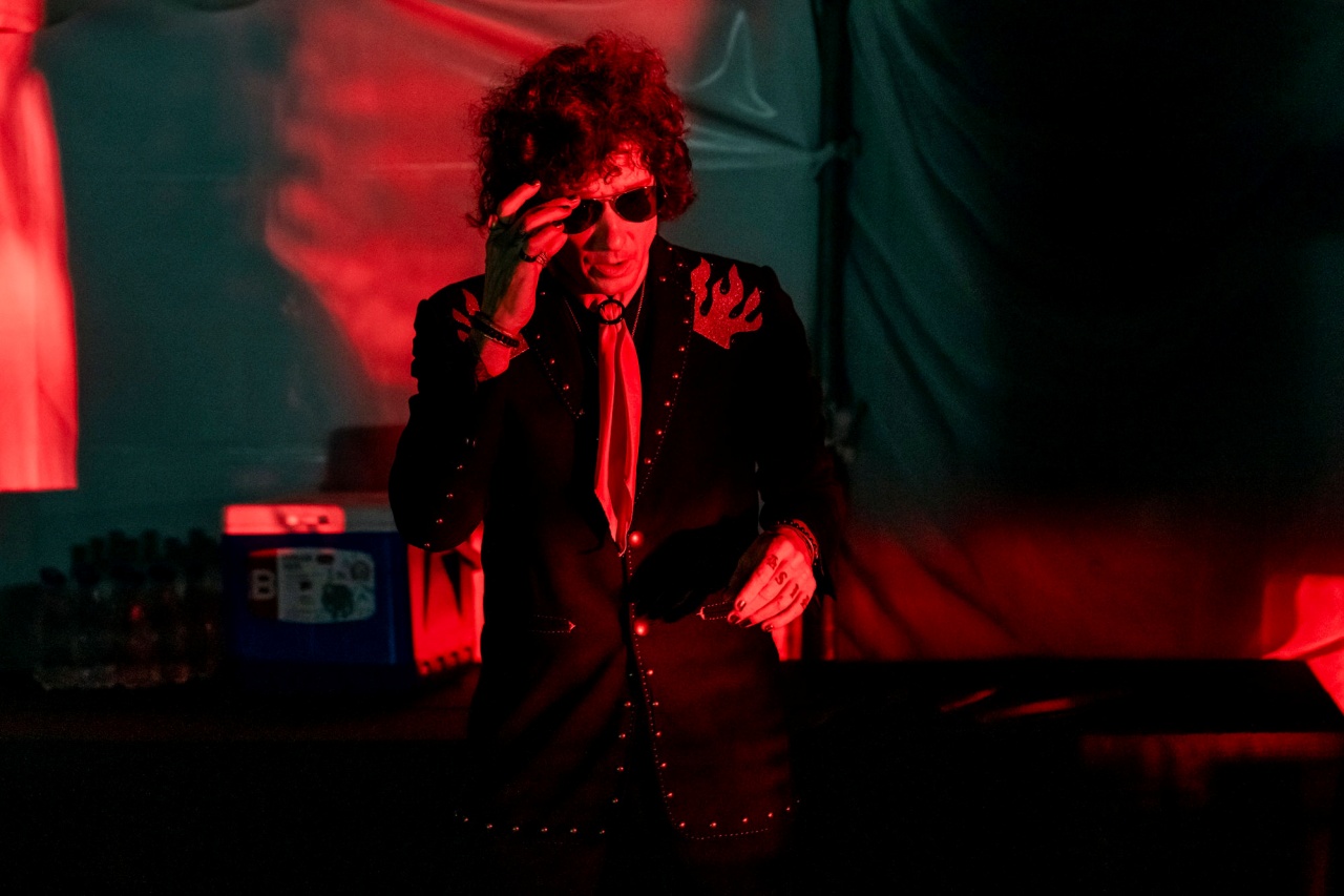 Enrique Bunbury reversiona “Zamba para olvidar” en la previa de su regreso a Argentina